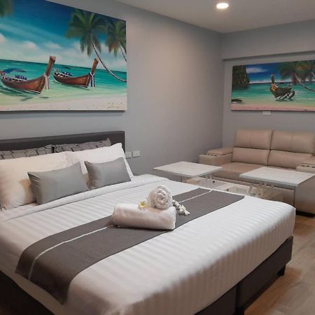 Private Modern Apartments By Patong Vacation Rentals Located In The Heart Of Patong, Walking Distance To The Beach, Kitchen, Private Bathroom, Seating Area, 65" Smart Tv With Free Wifi Exterior photo