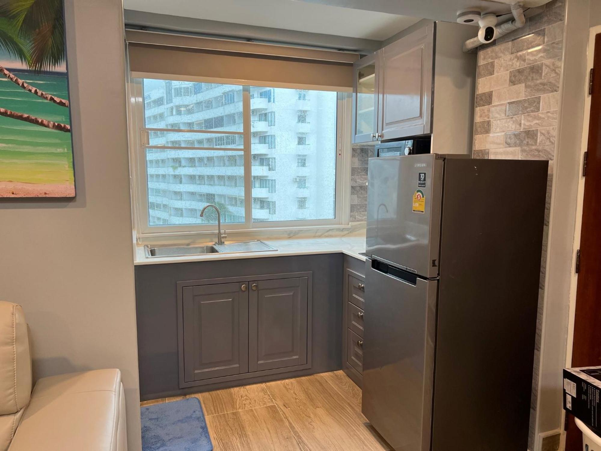 Private Modern Apartments By Patong Vacation Rentals Located In The Heart Of Patong, Walking Distance To The Beach, Kitchen, Private Bathroom, Seating Area, 65" Smart Tv With Free Wifi Exterior photo