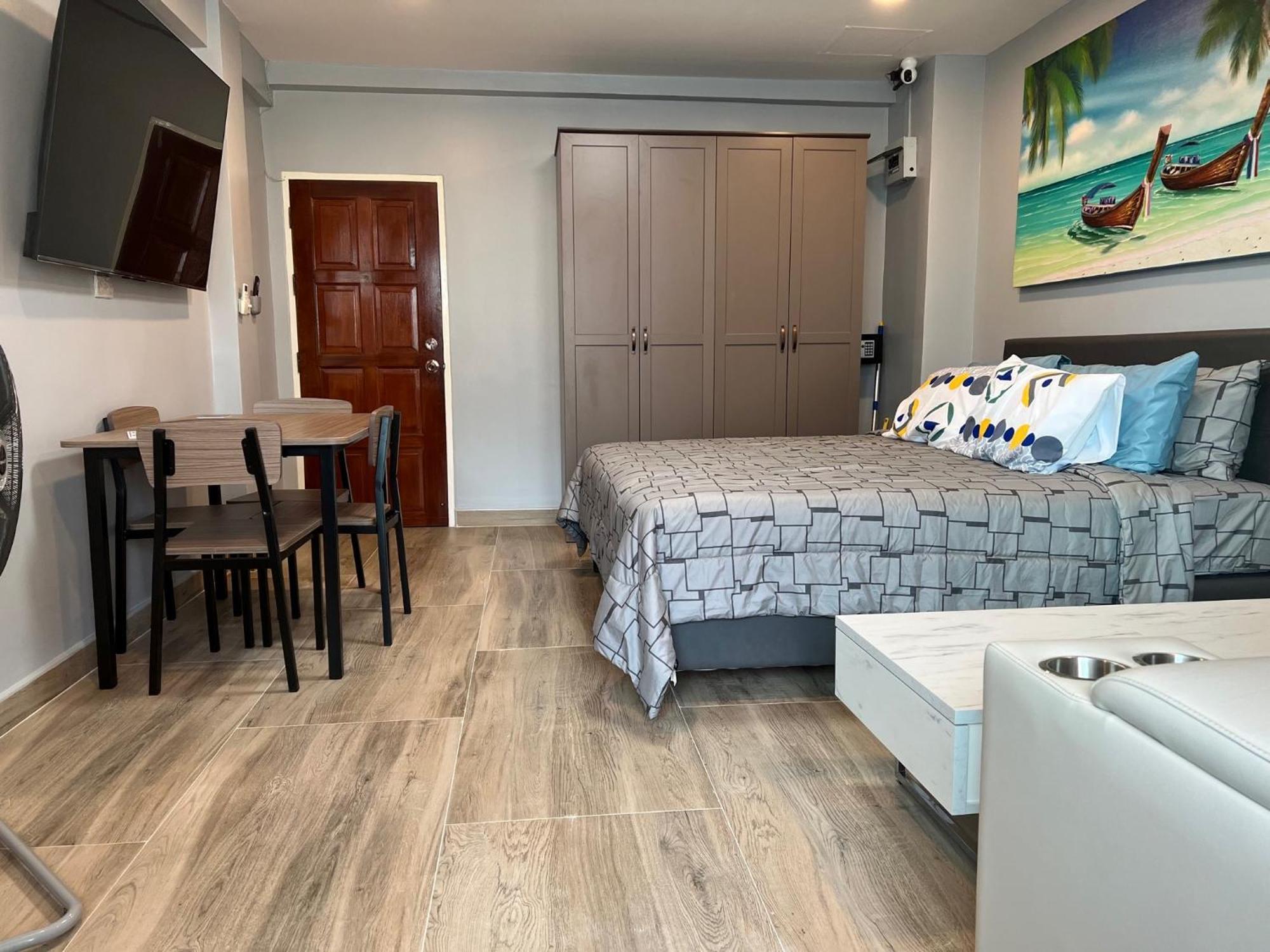 Private Modern Apartments By Patong Vacation Rentals Located In The Heart Of Patong, Walking Distance To The Beach, Kitchen, Private Bathroom, Seating Area, 65" Smart Tv With Free Wifi Exterior photo