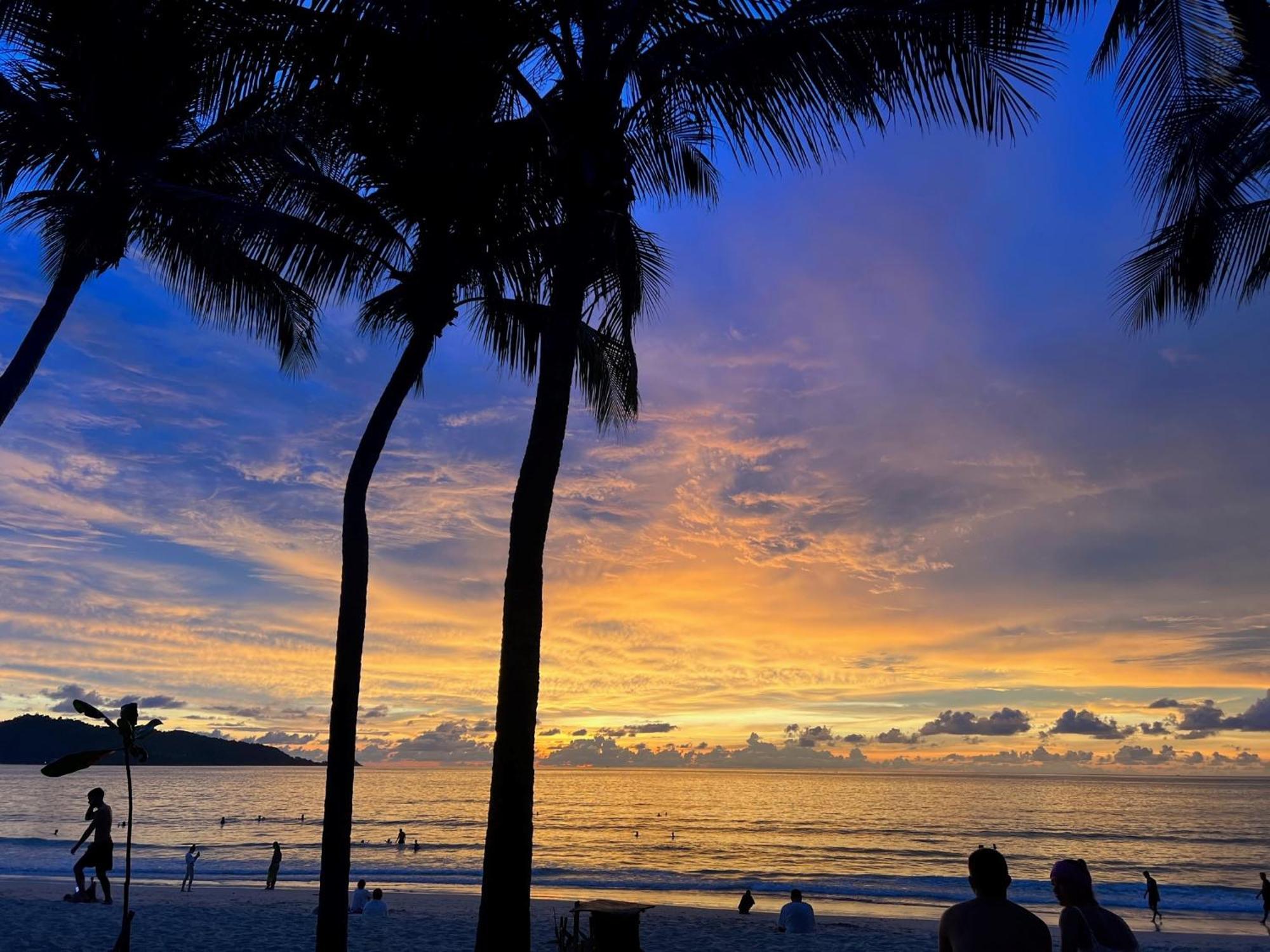 Private Modern Apartments By Patong Vacation Rentals Located In The Heart Of Patong, Walking Distance To The Beach, Kitchen, Private Bathroom, Seating Area, 65" Smart Tv With Free Wifi Exterior photo