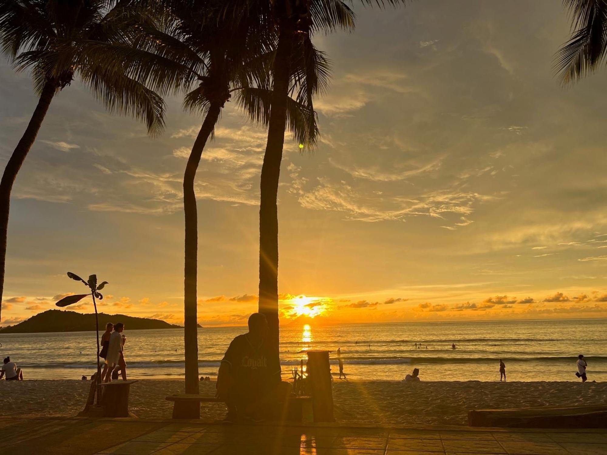 Private Modern Apartments By Patong Vacation Rentals Located In The Heart Of Patong, Walking Distance To The Beach, Kitchen, Private Bathroom, Seating Area, 65" Smart Tv With Free Wifi Exterior photo