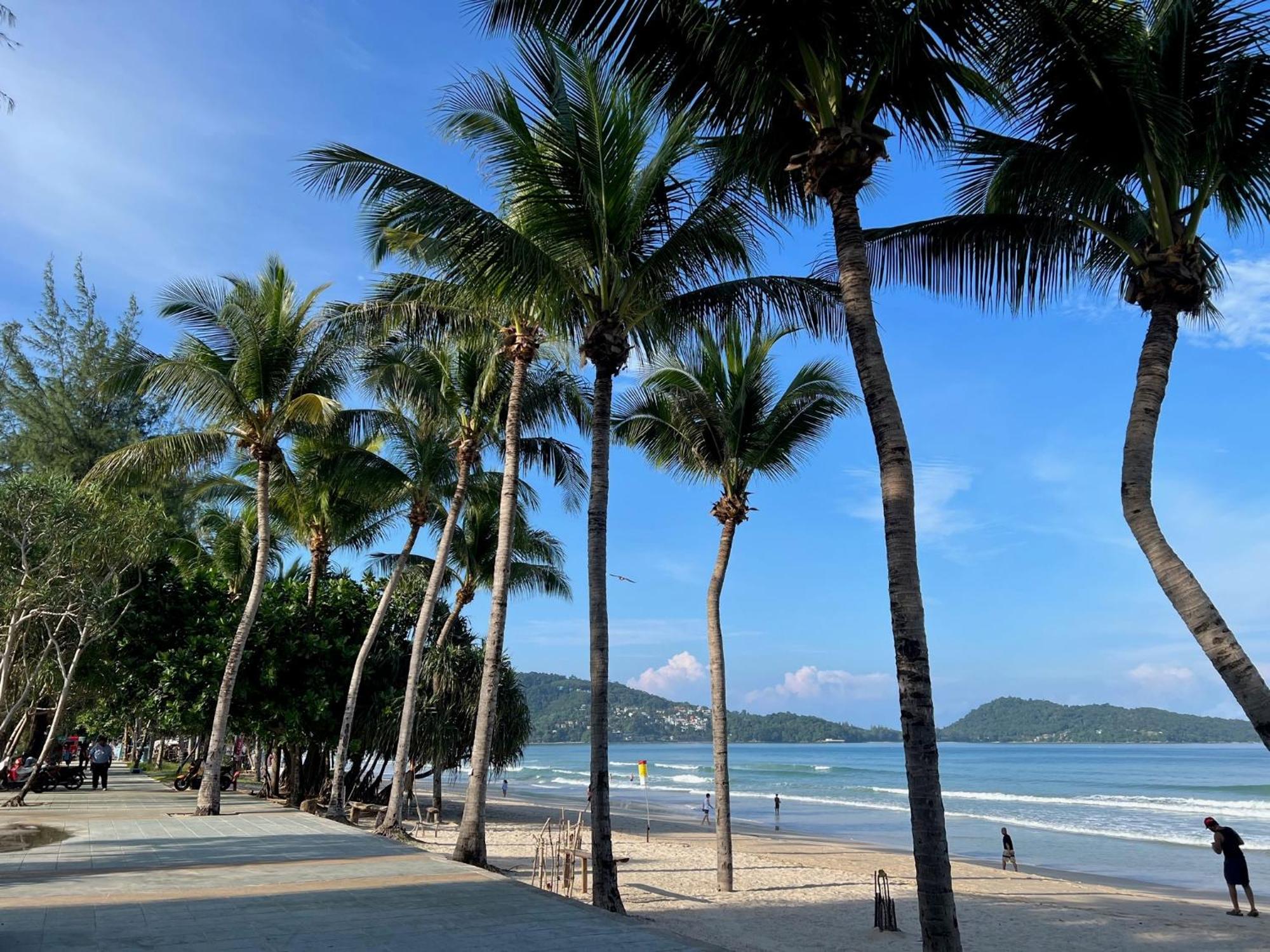 Private Modern Apartments By Patong Vacation Rentals Located In The Heart Of Patong, Walking Distance To The Beach, Kitchen, Private Bathroom, Seating Area, 65" Smart Tv With Free Wifi Exterior photo