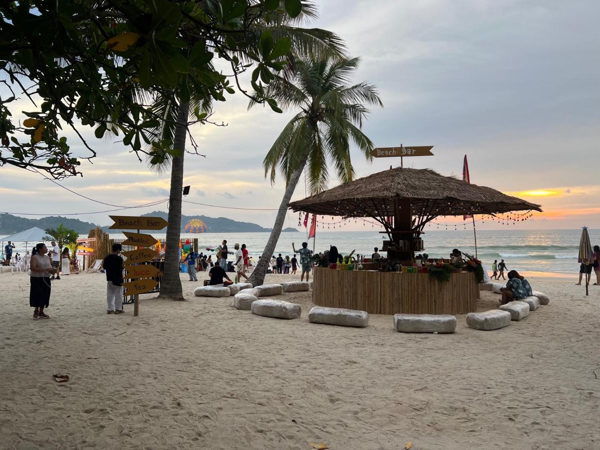Private Modern Apartments By Patong Vacation Rentals Located In The Heart Of Patong, Walking Distance To The Beach, Kitchen, Private Bathroom, Seating Area, 65" Smart Tv With Free Wifi Exterior photo