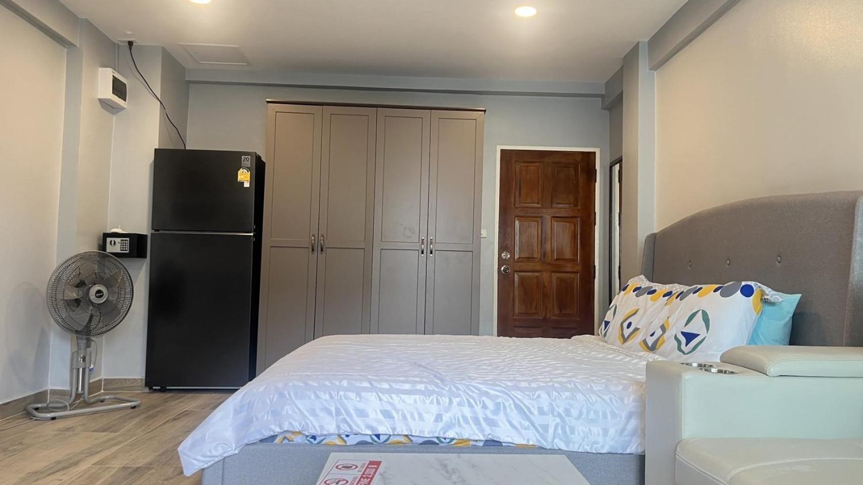 Private Modern Apartments By Patong Vacation Rentals Located In The Heart Of Patong, Walking Distance To The Beach, Kitchen, Private Bathroom, Seating Area, 65" Smart Tv With Free Wifi Exterior photo